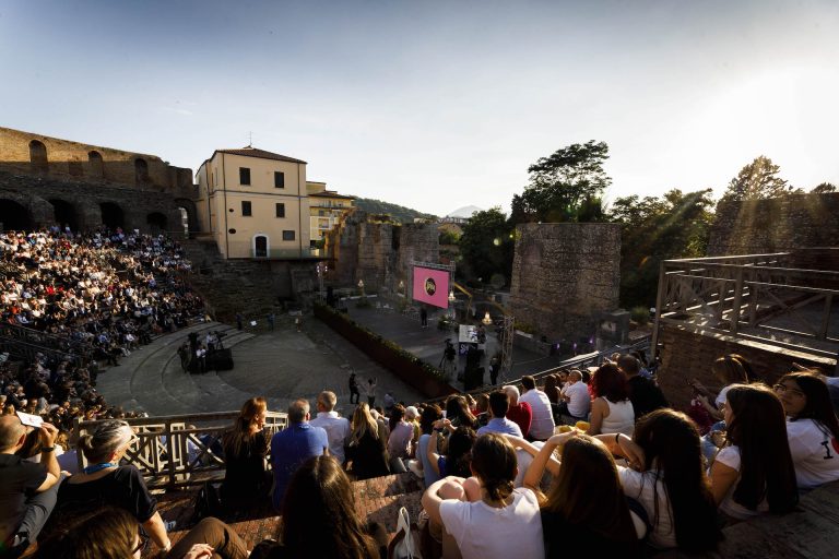 immagine per Benevento, Teatro Romano 04 06 25 Premio Strega - Proclamazione cinquina ©Pasqualini, Fucilla/ MUSA