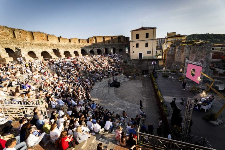 immagine per Benevento, Teatro Romano 04 06 25 Premio Strega - Proclamazione cinquina ©Pasqualini, Fucilla/ MUSA