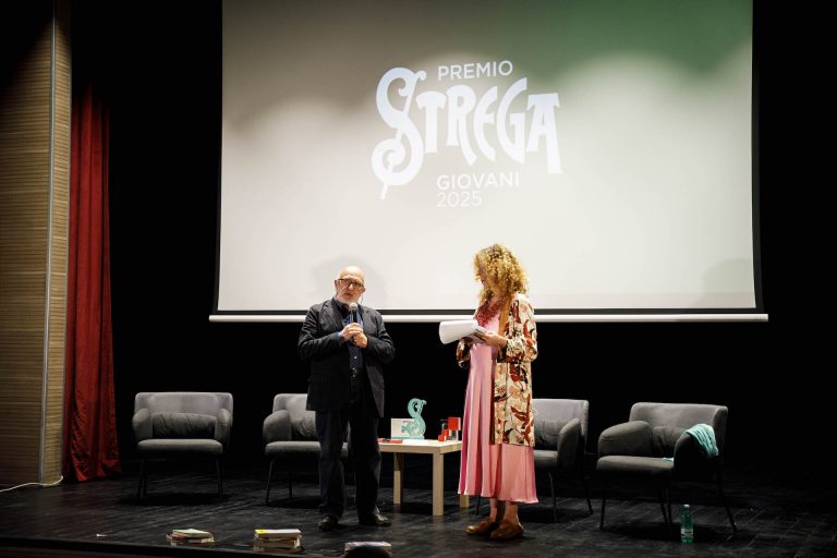 immagine per Cardito, Teatro comunale di Cardito 03 06 25Premio Strega Giovani- Vincitore Andrea Bajani©Pasqualini, Fucilla