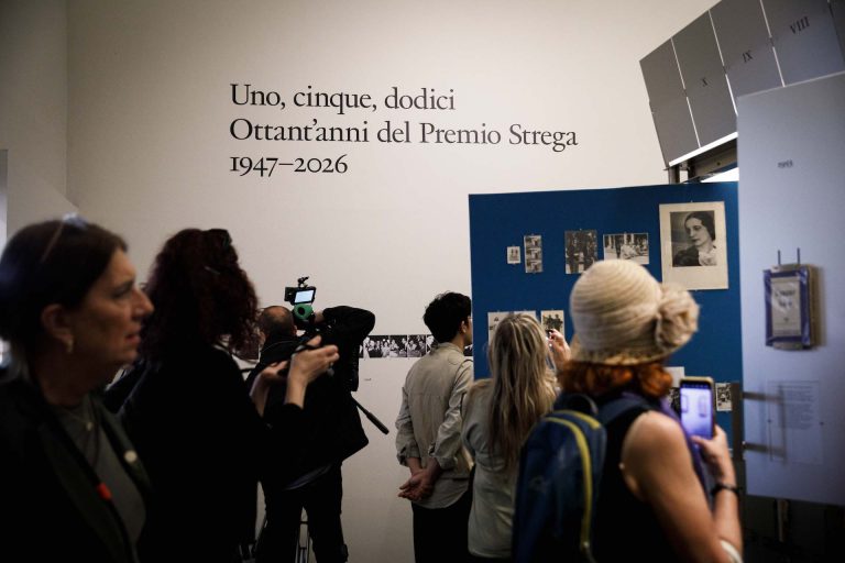 immagine per Roma, Macro 28 04 26 Premio Strega - Uno, cinque, dodici. Ottant’anni del Premio Strega.  A cura di Maria Luisa Frisa e Mario Lupano ©Musacchio, Pasqualini, Fucilla/MUSA
