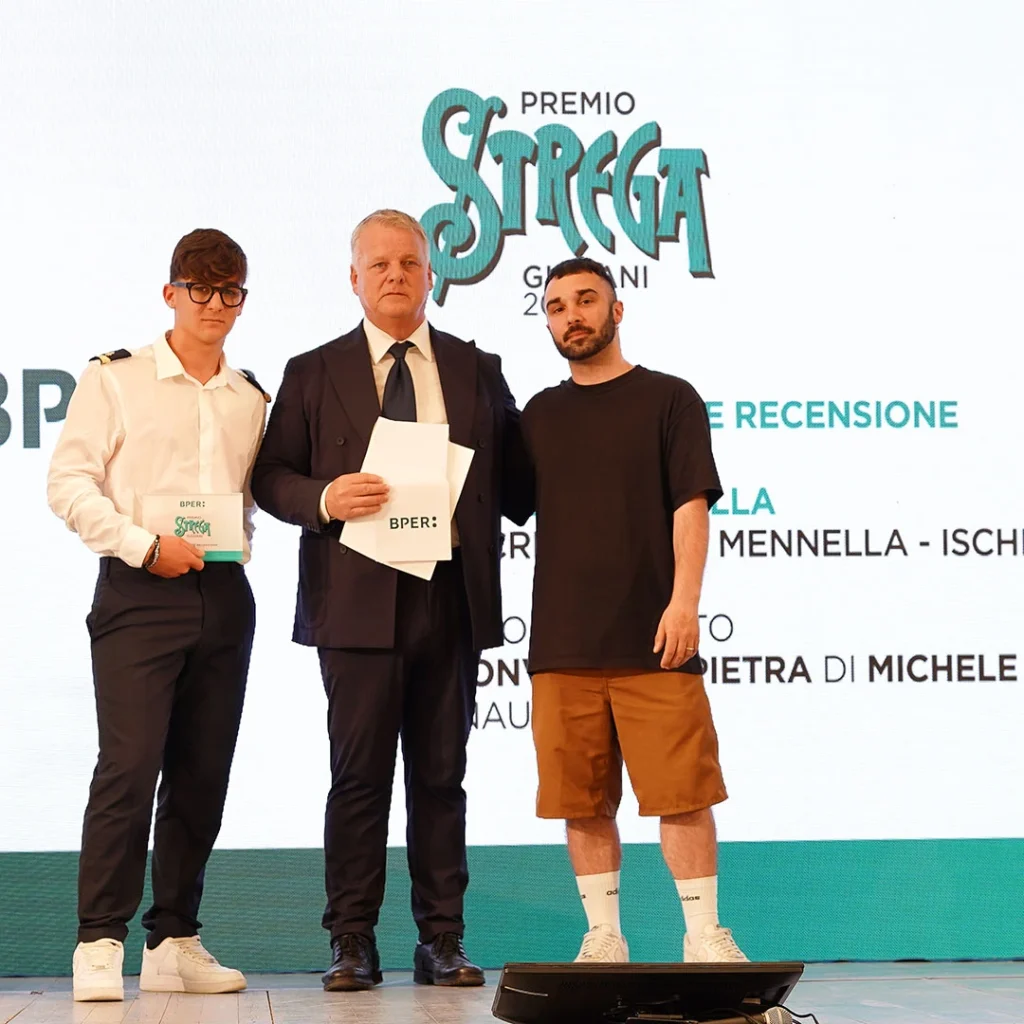 immagine per Il vincitore del Premio Strega Giovani per la migliore recensione offerto da BPER Banca