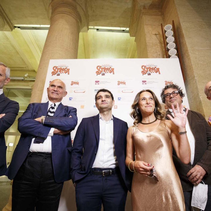 Roma, 09 06 2020
Camera di Commercio di Roma, Sala del Tempio di Adriano.
Annuncio finalisti Premio Strega 2020.
La sestina: Gianrico Carofiglio, Gian Arturo Ferrari, Daniele Mencarelli, Valeria Parrella, Sandro Veronesi e Jonathan Bazzi
©Musacchio, Ianniello & Pasqualini